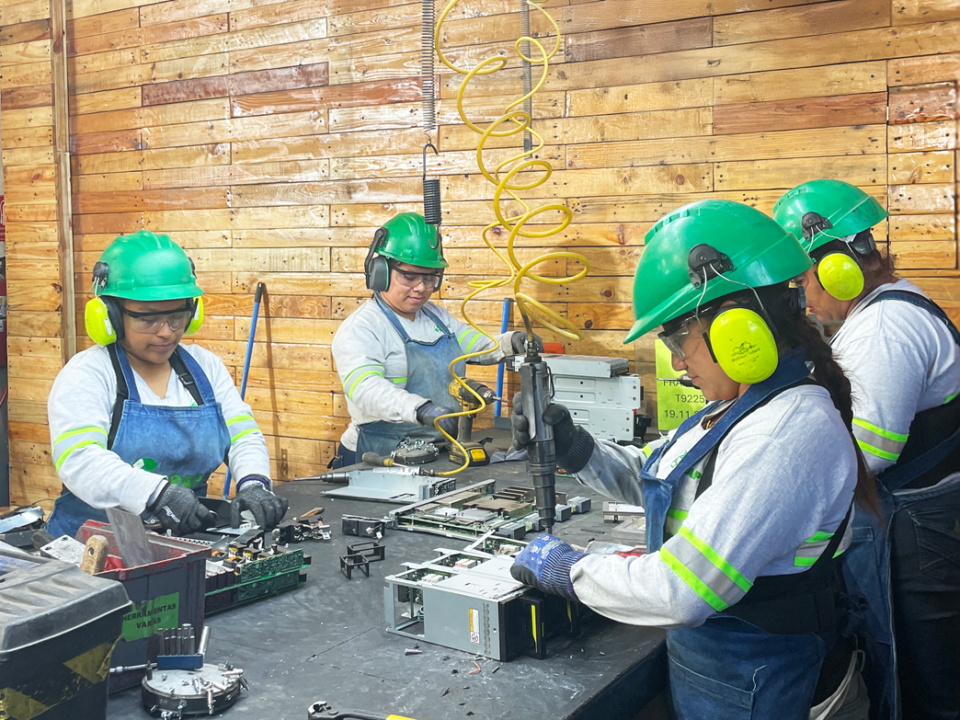 Plásticos en Metales y cómo reciclarlos con Scrapex