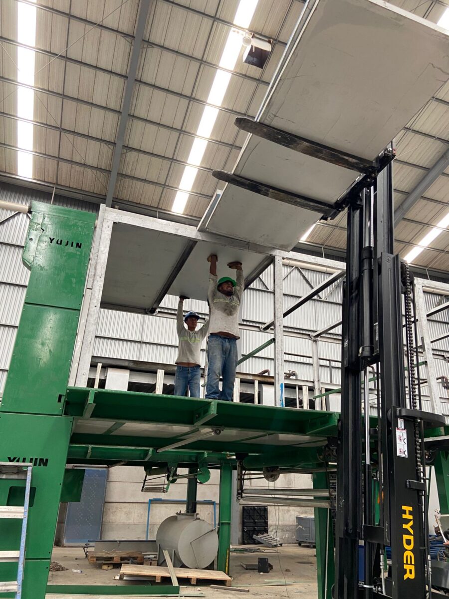Desmontaje de maquinaria industrial textil por SCRAPEX en Guatemala